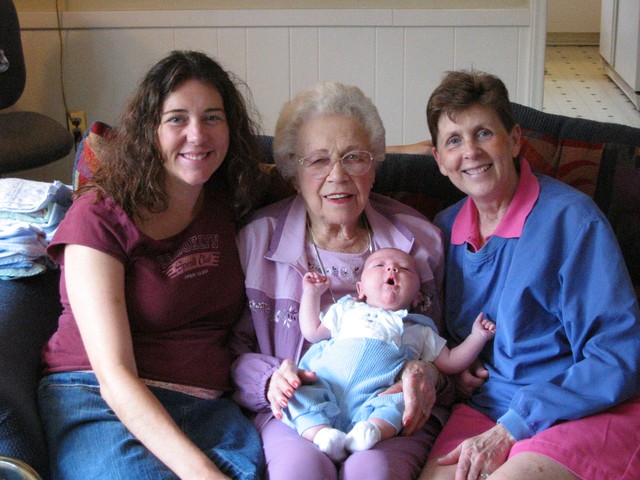 Ethan Nicholas Abad 2006-05-02 - Visit with Gram, photo 48