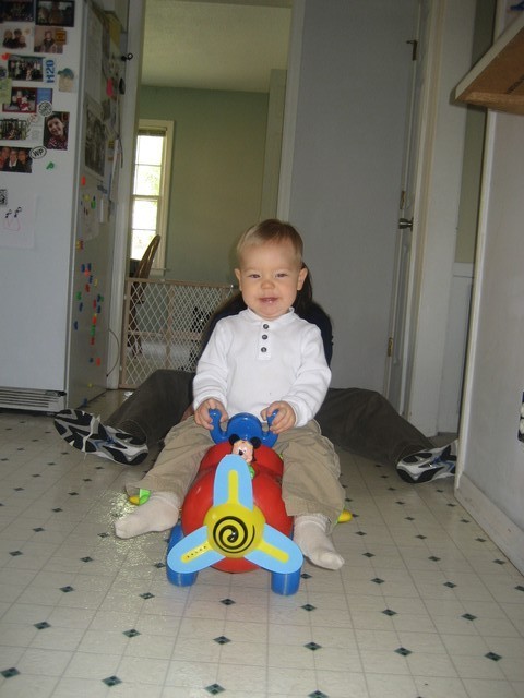 Ethan Nicholas Abad - 2007-04-08 - Easter, photo 3