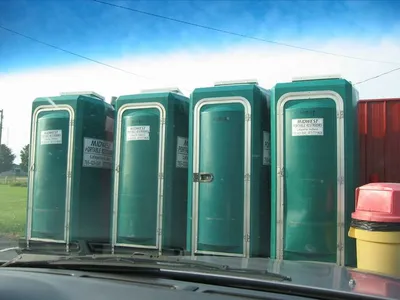 Random Porta-Johns